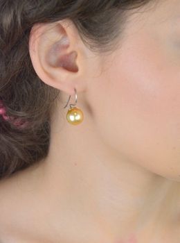 Kolczyki damskie srebrne 925 Swarovski KW 5818GO, zdobione złotą perłą. Długość 2,5 cm, szerokość 1,3 cm, zapięcie bigiel otwarty, waga 5,73 g. Eleganckie i trwałe (4).JPG